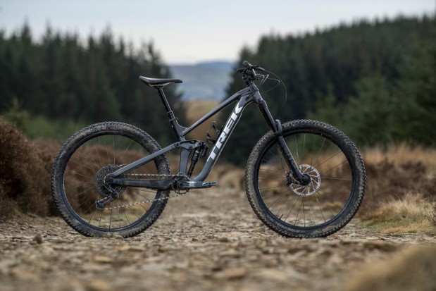 10 Best Enduro Mountain Bikes 2024 &#8211; Enjoy Mountain Biking at Its Best