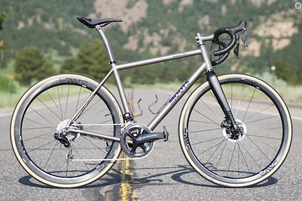 Top 12 Best Titanium Road Bikes 2024 &#8211; Long Lasting Bikes