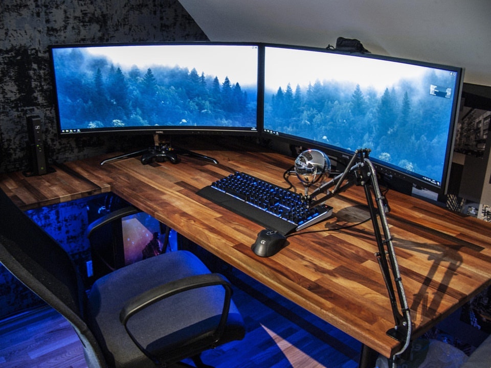 How To Setup A Perfect Gaming Desk