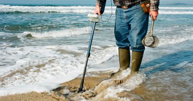What Should a Beginner Look for in a Metal Detector?