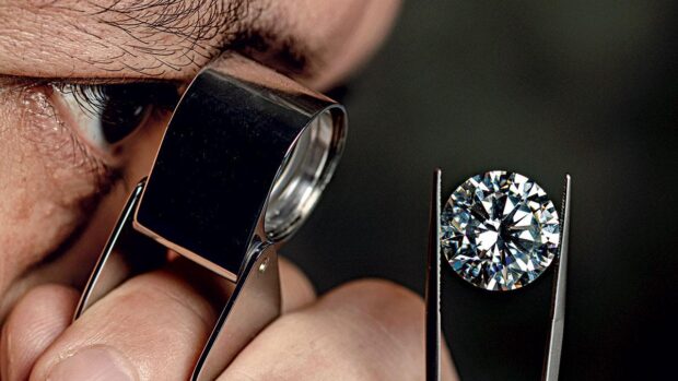 The Benefits and Drawbacks of Lab-Grown Diamonds Compared to Natural Diamonds