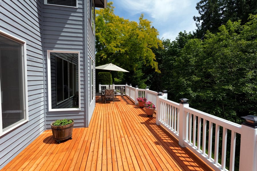 Your Guide to Renovating Your Home Deck: 4 Things to Consider (2023)