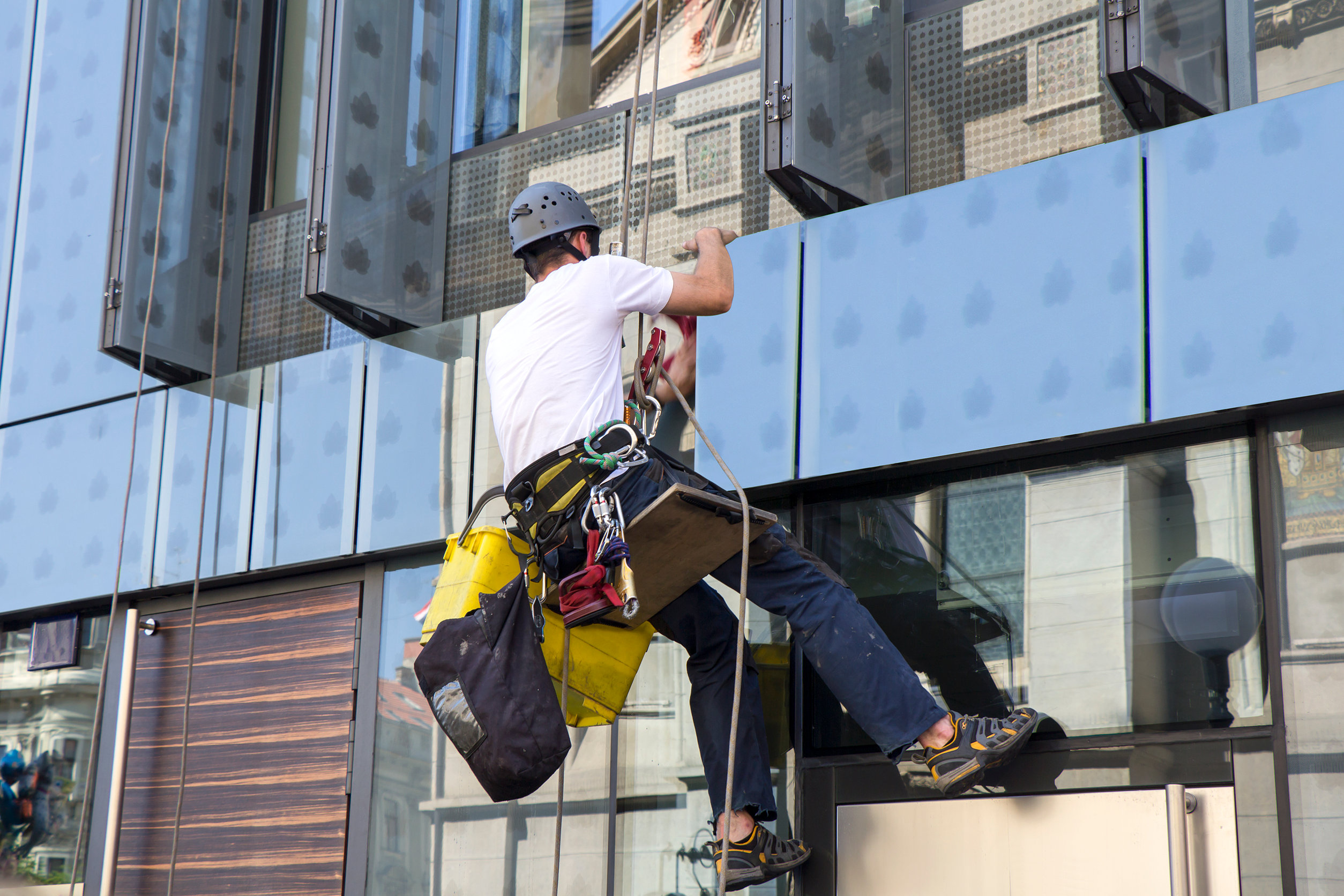 Staying Safe When Working At Height: Top 3 Tips You Cant Afford to Miss